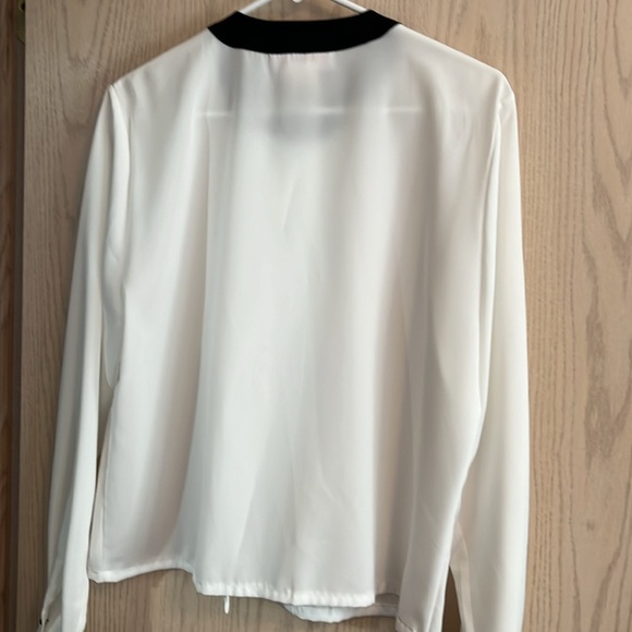 Jane Alexander Blouse. Size 16. This is a beautiful blouse - Picture 5 of 7